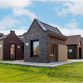 Основит в «Кирпичной деревне»: демонстрация решений для цветной кладки